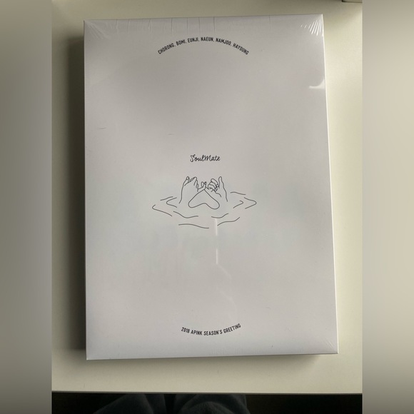 Apink's 2018 Season's Greetings: Soul Mate - Picture 2 of 3